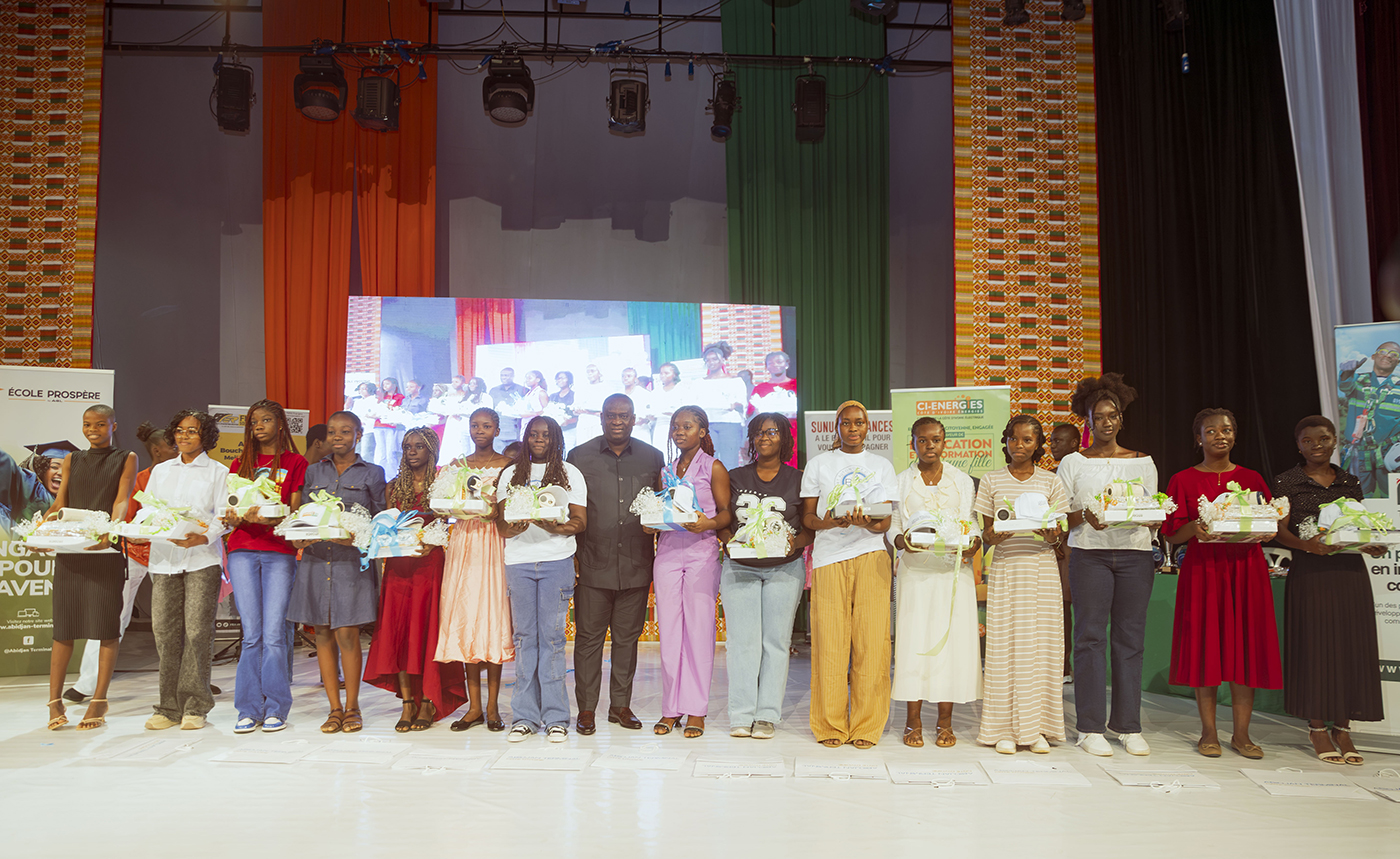 Abidjan Terminal renouvelle son soutien à l’inclusion des jeunes filles dans les filières scientifiques en Côte d’Ivoire