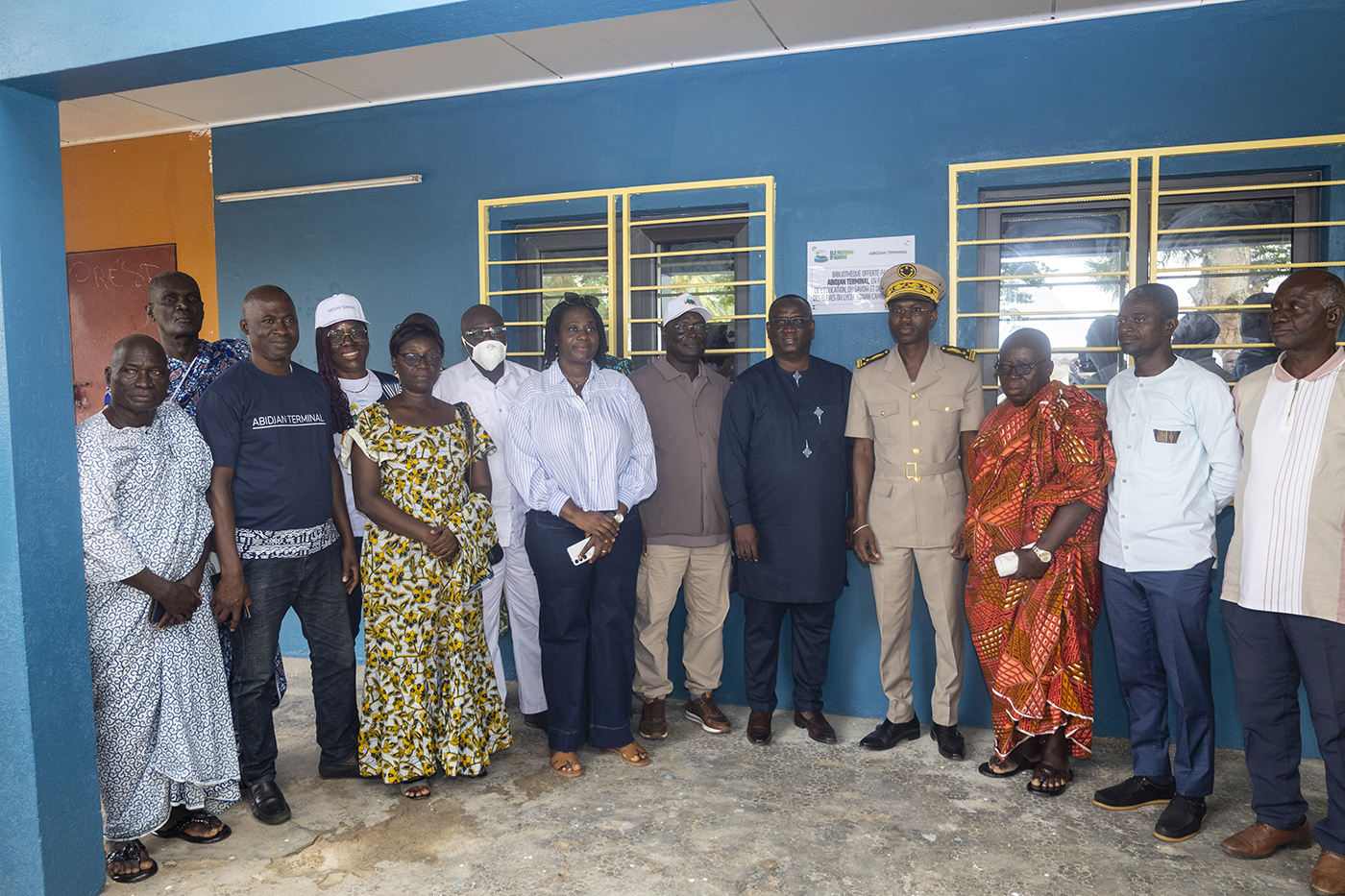 Abidjan Terminal offre une bibliothèque au lycée moderne d'Adiaké et récompense les meilleurs élèves à l'occasion du ÊLÊ Festival