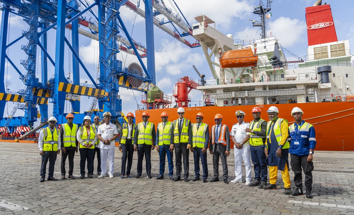Abidjan Terminal renforce ses capacités opérationnelles avec deux nouveaux portiques de quai
