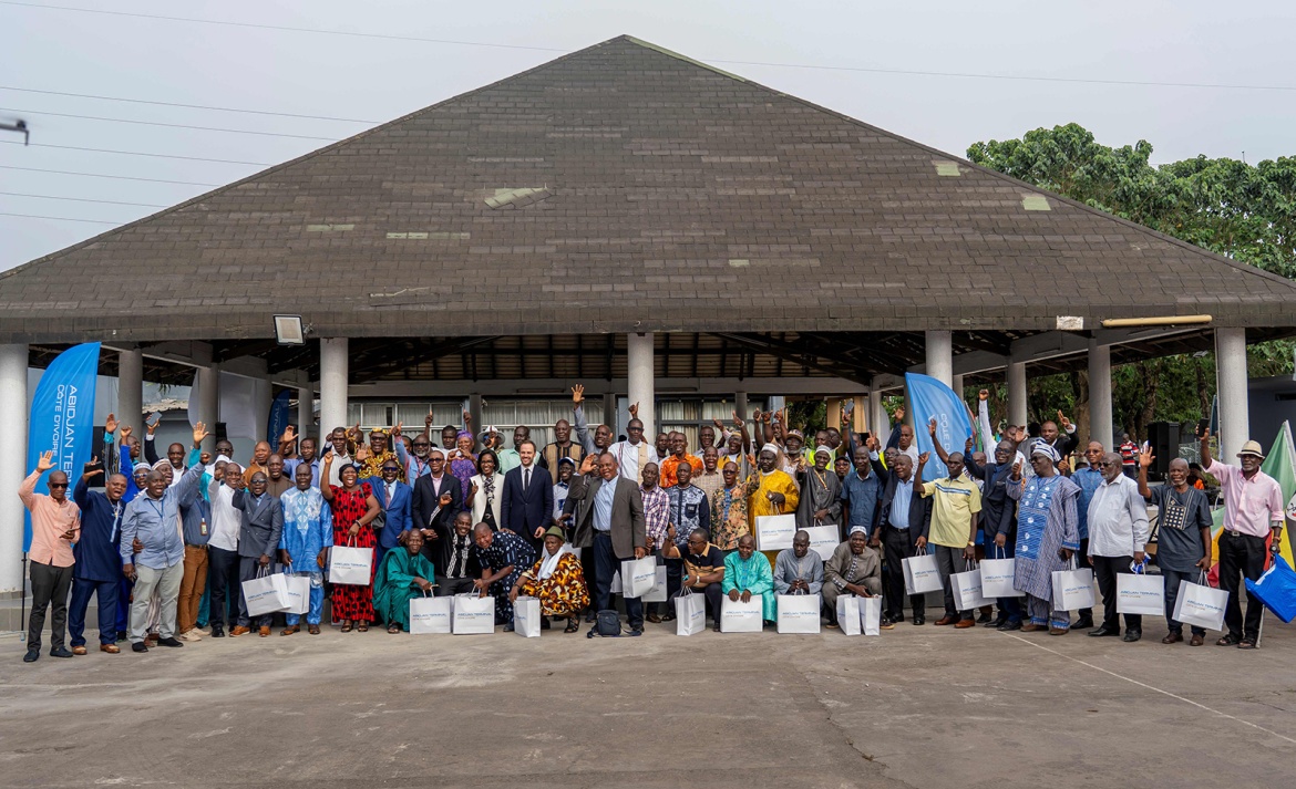 Abidjan Terminal rend hommage a 51 dockers retraites et réaffirme son engagement social